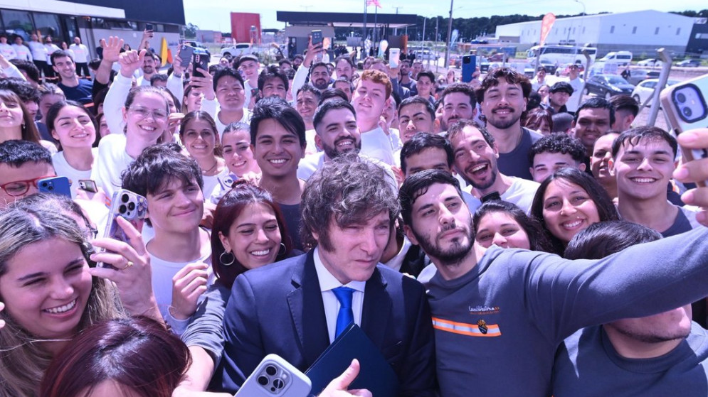 “Te bajo más la inflación así puteás un poco más”: El tenso cruce entre el presidente y un vecino de Mar del Plata