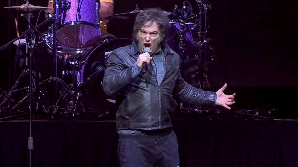 The Guardian fulminó a Milei: “Se hace pasar por estrella de rock mientras la economía argentina se desploma”