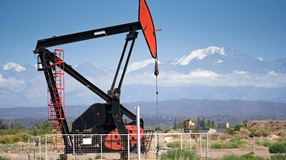 Tras el reclamo del campo, ahora las petroleras presionan al Gobierno para que baje las retenciones