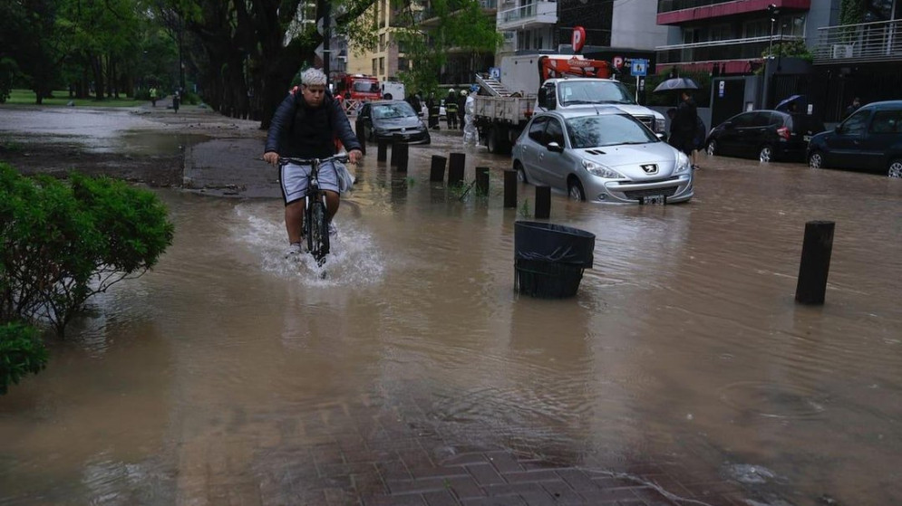 Belgrano bajo el agua: Caos por la rotura de un caño maestro