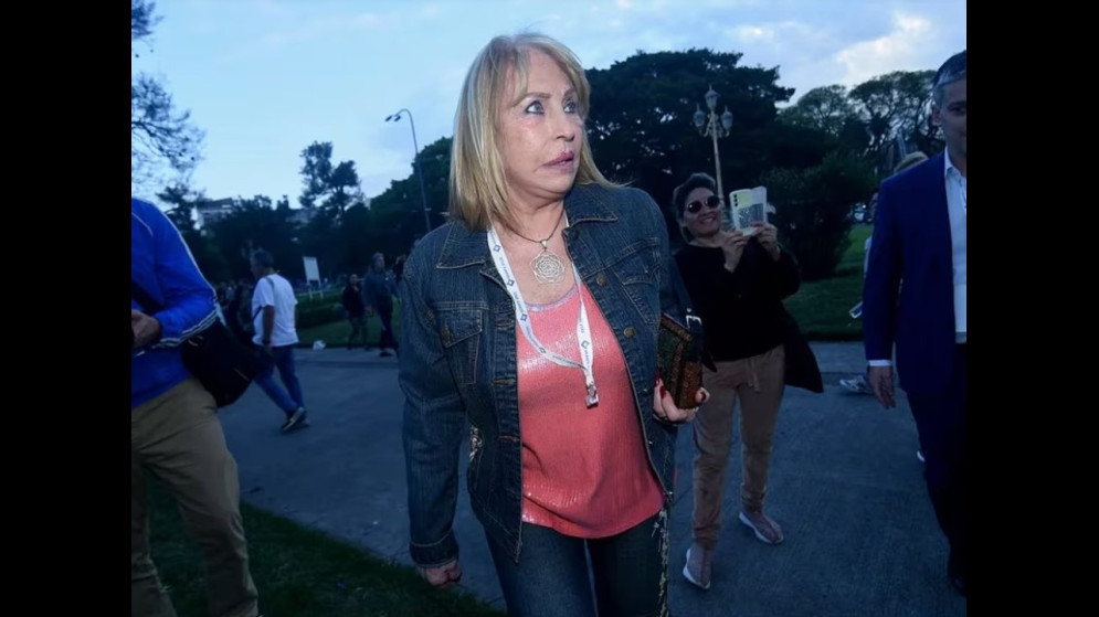 La madre de Milei confundió documentos y protagonizó el blooper del día