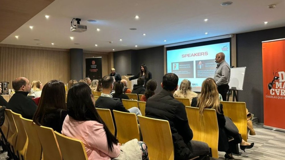 Charlas que inspiran y transforman: Desmarcarte con Alejandro Olmos y Cristina Quintana