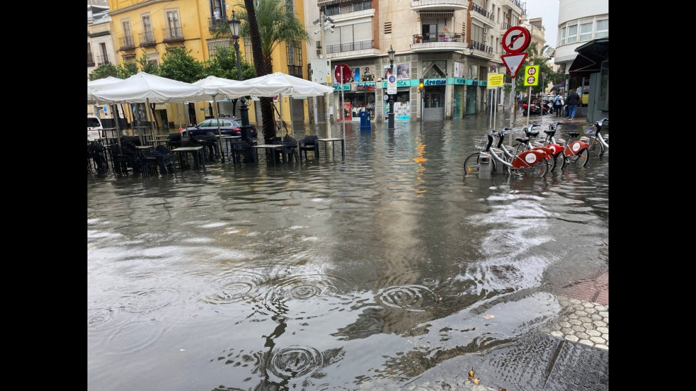 Alerta naranja en Sevilla: Lluvias torrenciales desbordan la ciudad