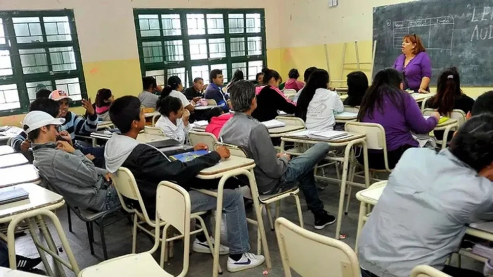 Recorte brutal: Milei bajará la inversión en Educación a 0,75% del PIB, el nivel más bajo en 10 años