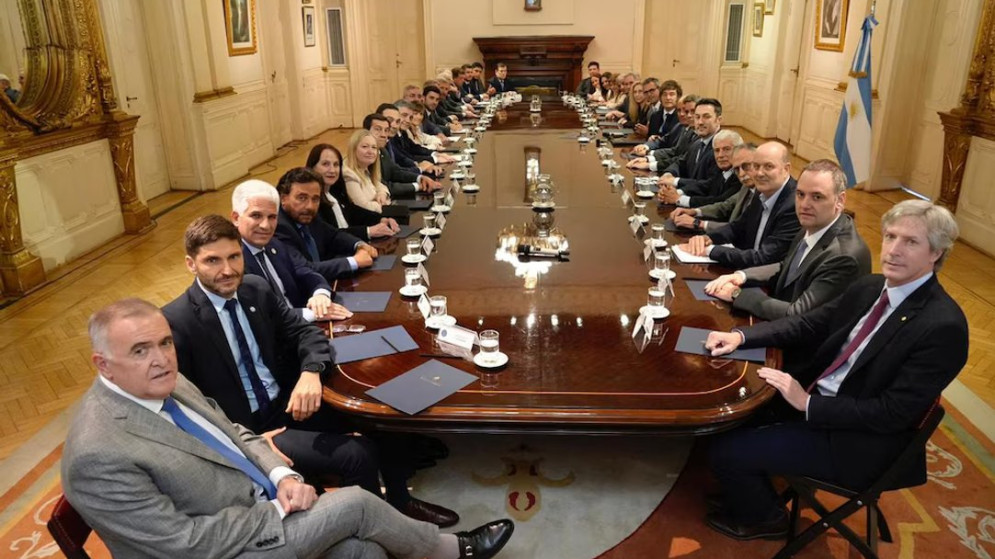 Milei reunió a 20 gobernadores en la Casa Rosada y dejó afuera a los más duros del peronismo