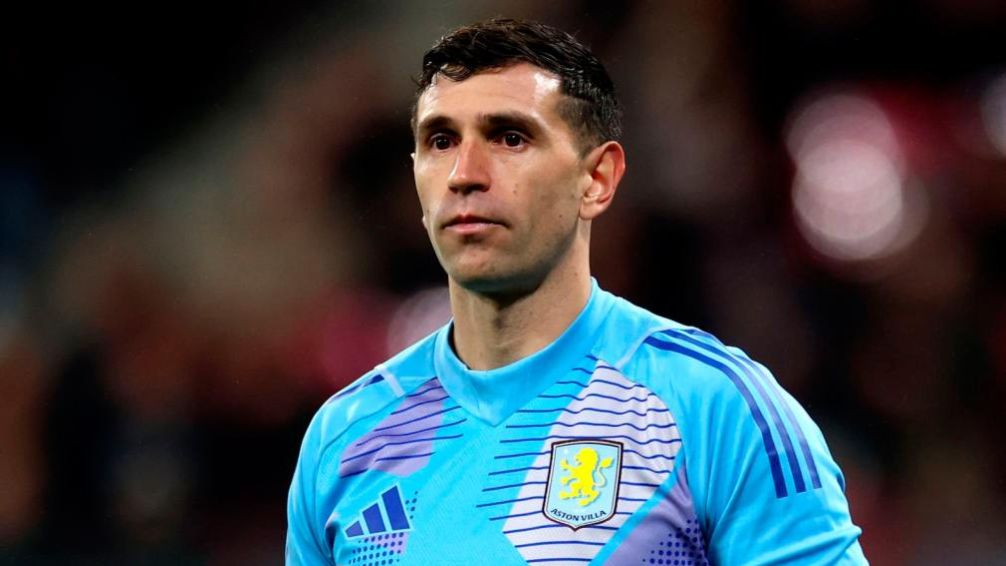Alarma en la Selección argentina: 'Dibu' Martínez salió lesionado y preocupa de cara al Mundial 2026
