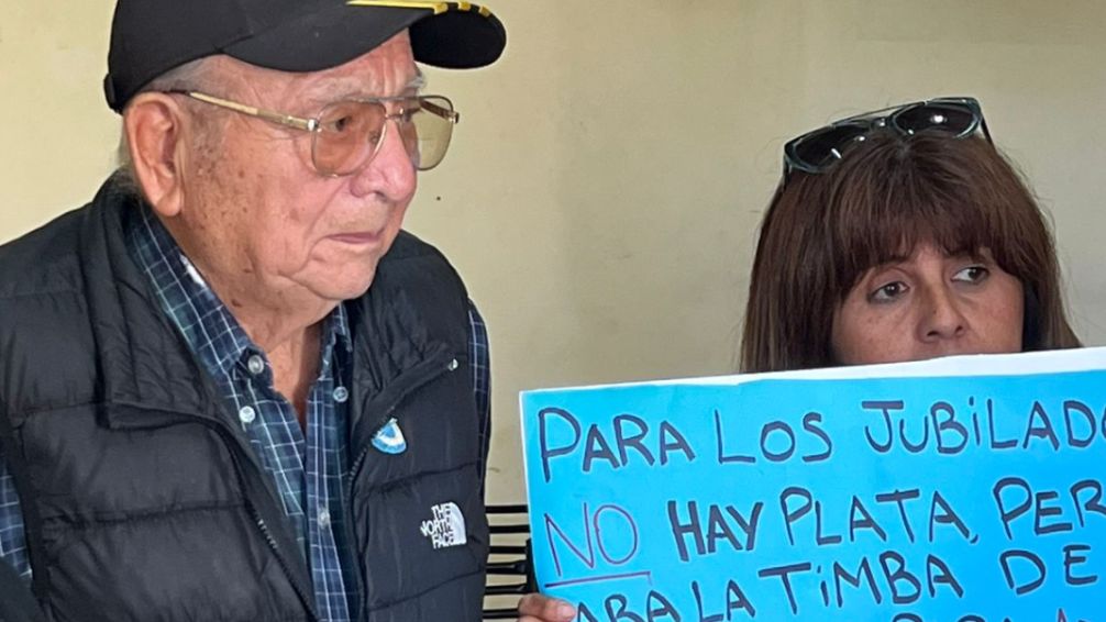 Mundo Poder con los adultos mayores: 'Señor Presidente, si quiere un genocidio de jubilados, dígalo" 