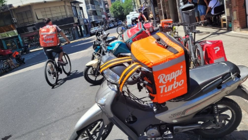Repartidores en crisis: necesitan más de 450 entregas al mes para cubrir la canasta básica