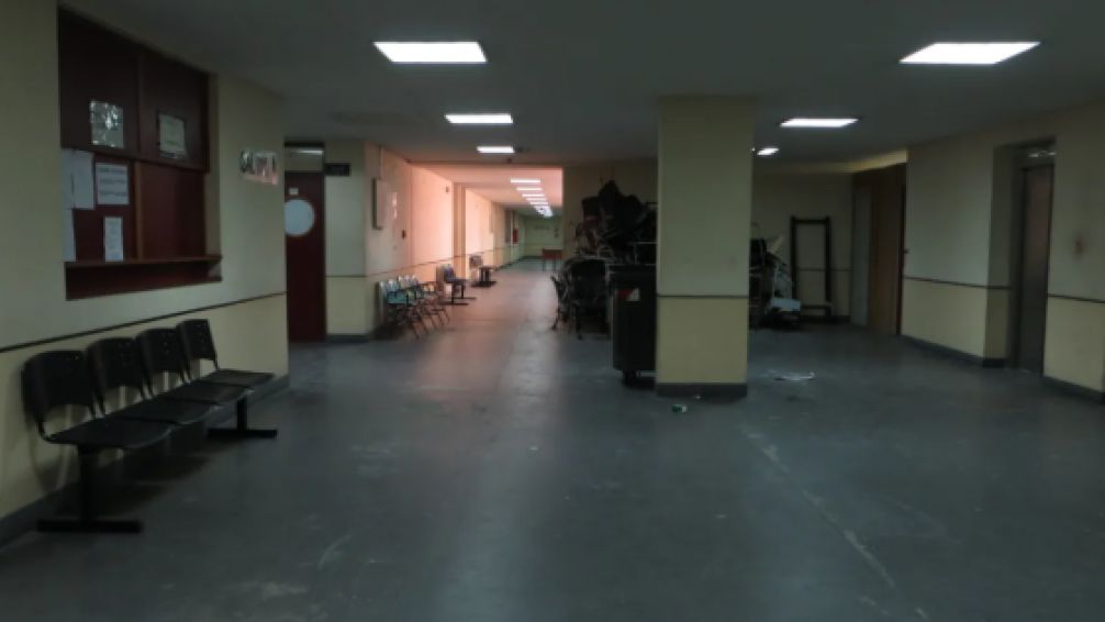 Horror en Temperley: atropelló a su pareja, la aplastó con el auto y terminó detenido