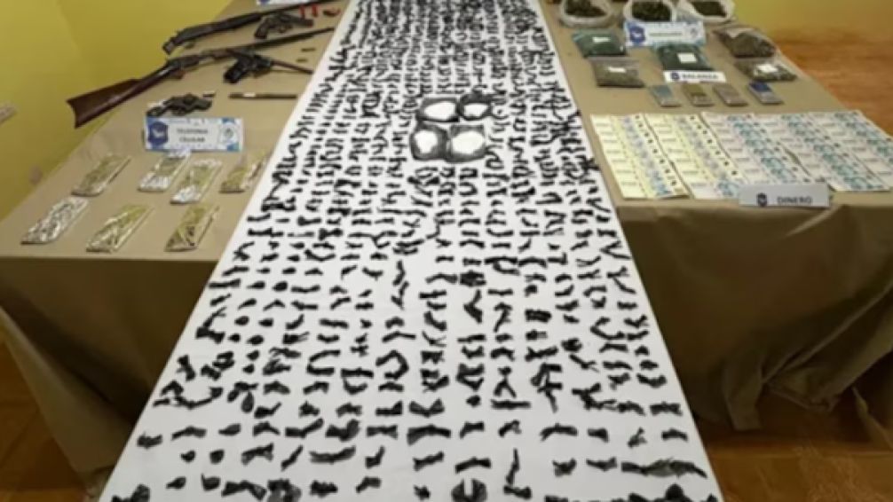 Dirigía una organización narco desde prisión domiciliaria: cinco detenidos y drogas incautadas