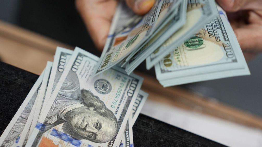 El Mundial recalienta la demanda de dólares en el tramo más crítico para el Banco Central