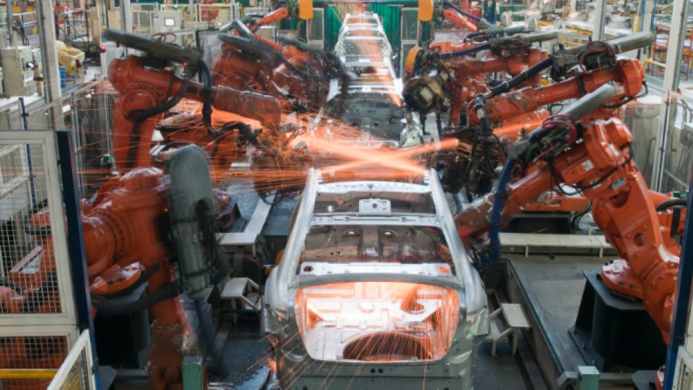 Crisis en la industria automotriz: la producción de autos cayó fuerte en el primer semestre