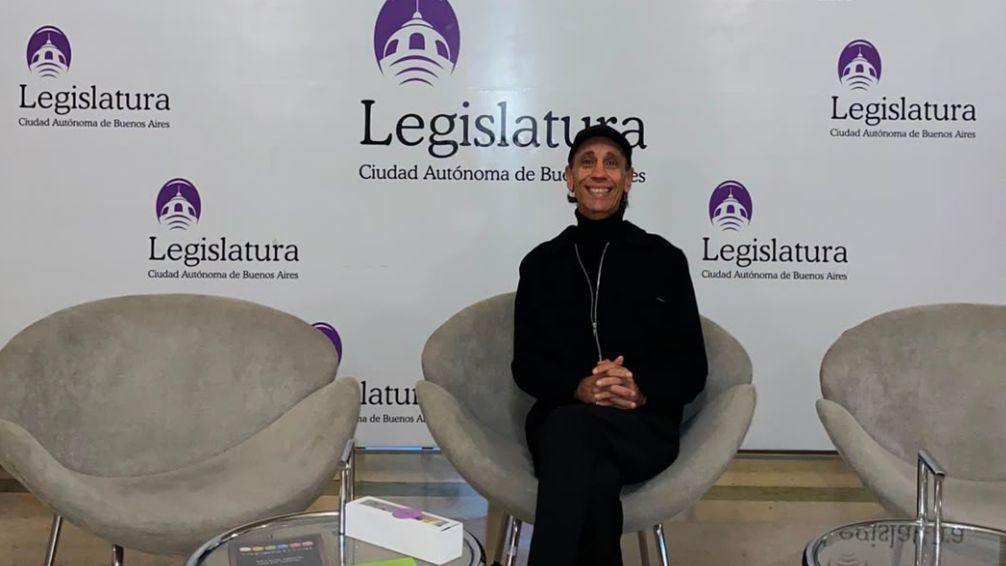 'Cada persona tiene un color, un sabor y una textura': la asombrosa percepción de Héctor Maduri, el primer sinestésico por ley