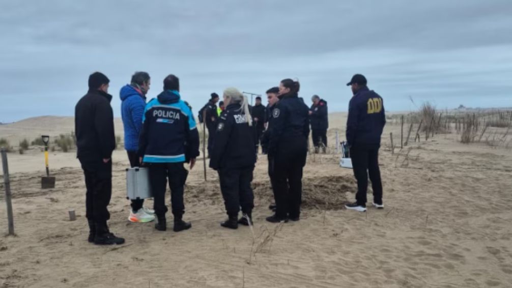 Macabro crimen en Las Toninas: encontraron el cuerpo de un hombre de 71 años enterrado en los médanos