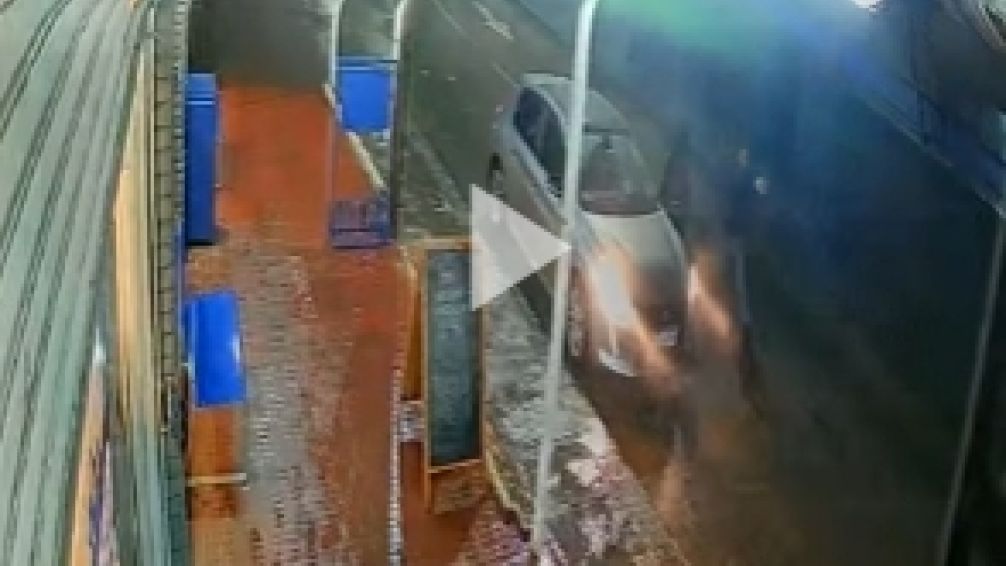Tiroteo en González Catán: policía se defendió de un asalto y mató a un delincuente en pleno temporal