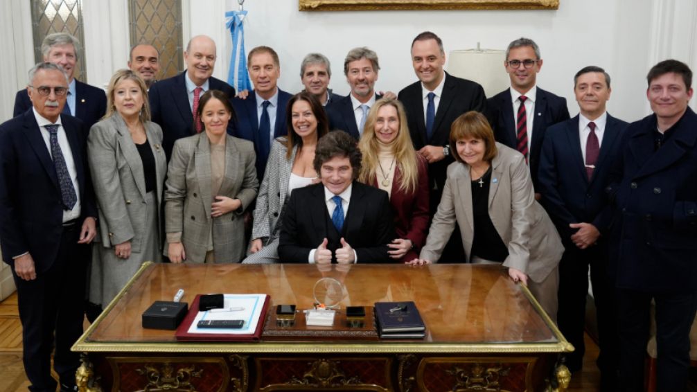 Encuesta nacional: varios ministros tienen mayor imagen negativa que Adorni