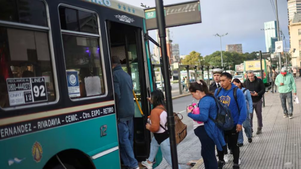 Septiembre llega con fuertes aumentos: cuánto suben alquileres, transporte, colegios y prepagas