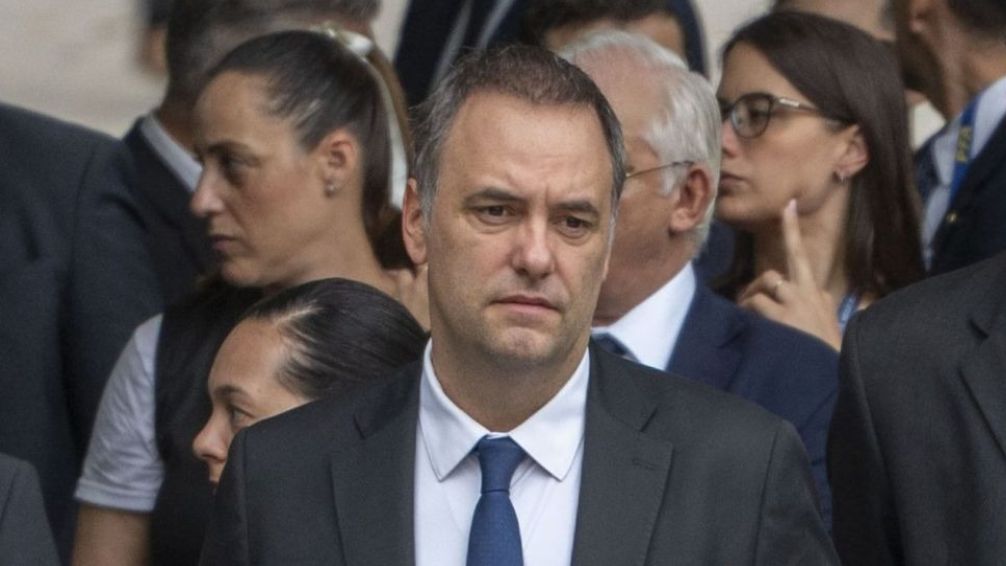 Adorni enfrenta un plazo clave por su patrimonio y el uso de un vehículo oficial
