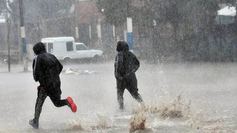 Alerta por tormentas en Buenos Aires: hasta cuándo llueve y cuándo mejora