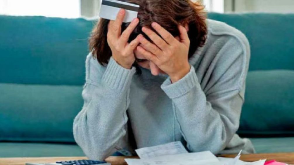 Crisis económica en la Provincia: cayeron las ventas, se perdieron 79.000 empleos y crece la deuda familiar