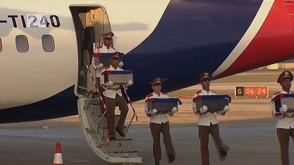 Cuba recibió los restos de los 32 oficiales que murieron en Venezuela