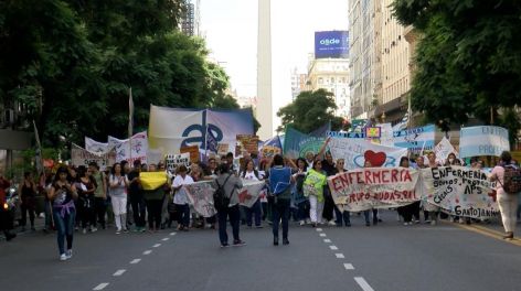 Trabajadores de la salud en CABA paran y exigen un "aumento de salarios"