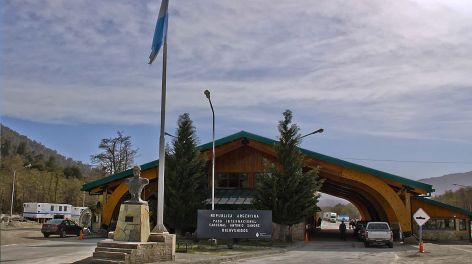 El intendente electo de Bariloche dijo que impedirá el paso de camiones chilenos hasta que arreglen las rutas