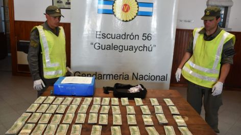 Otro golpe al mercado paralelo: secuestran medio millón de dólares ocultos en un auto en Entre Ríos