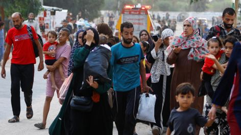 Unos 50.000 palestinos huyeron y la ONU advierte que los refugios están "sobrepoblados"