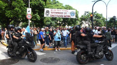 La CGT y organizaciones sociales marcharon en Tribunales contra el DNU de Milei