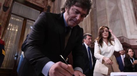 "Delegación legislativa" para Milei: La Ley Ómnibus establece superpoderes para el presidente por dos años