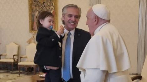 A un mes de dejar la presidencia, Alberto Fernández visitó al Papa Francisco en el Vaticano