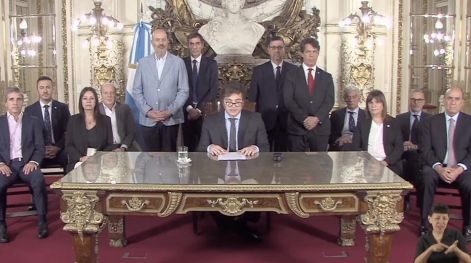 Tras el reclamo del gobierno, la cautelar que suspende la reforma laboral del DNU pasa a la Corte Suprema