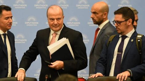 Javier Milei echó al ministro de Infraestructura, Guillermo Ferraro