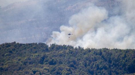 El voraz incendio en el Parque Nacional Los Alerces afecta más de 1000 hectáreas