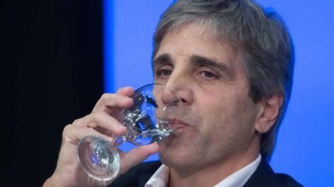 Caputo negó que sea "inevitable" una nueva devaluación 
