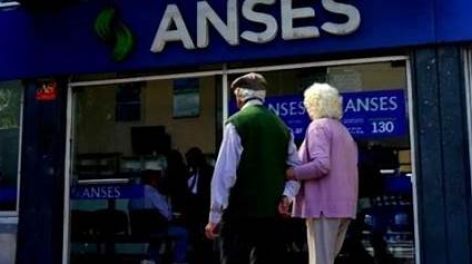 Jubilados y pensionados recibirán un nuevo bono de $70.000 en junio