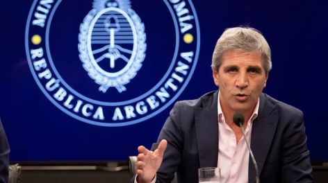 Caputo anunció la segunda etapa de su plan económico y negó la salida del cepo