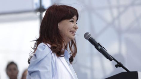Cristina Kirchner: "Milei, ya que sos tan guapo, desregulá los medicamentos"