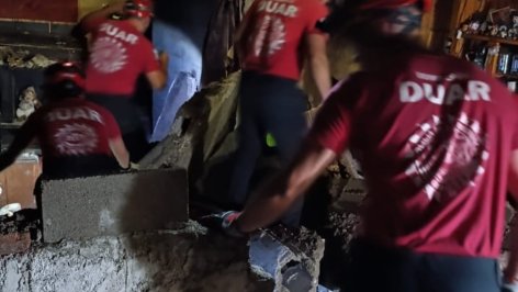 Un adolescente falleció tras el derrumbe de una casa en Córdoba 