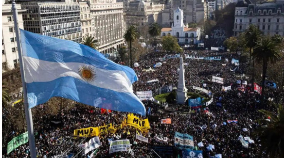 Entre la Incertidumbre y el Poder: El Costo de la Confrontación