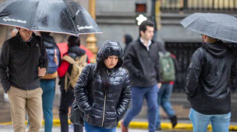 Anuncian lluvias, frío polar y neblinas: cómo estará el clima este domingo en el AMBA
