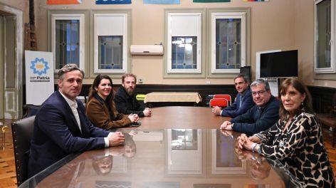 Diputados nacionales recibieron a la Liga de Intendentes para abordar la situación del endeudamiento de las familias