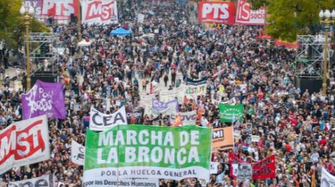 La Marcha de la Bronca copó Plaza de Mayo con críticas a Milei y un pedido a la CGT